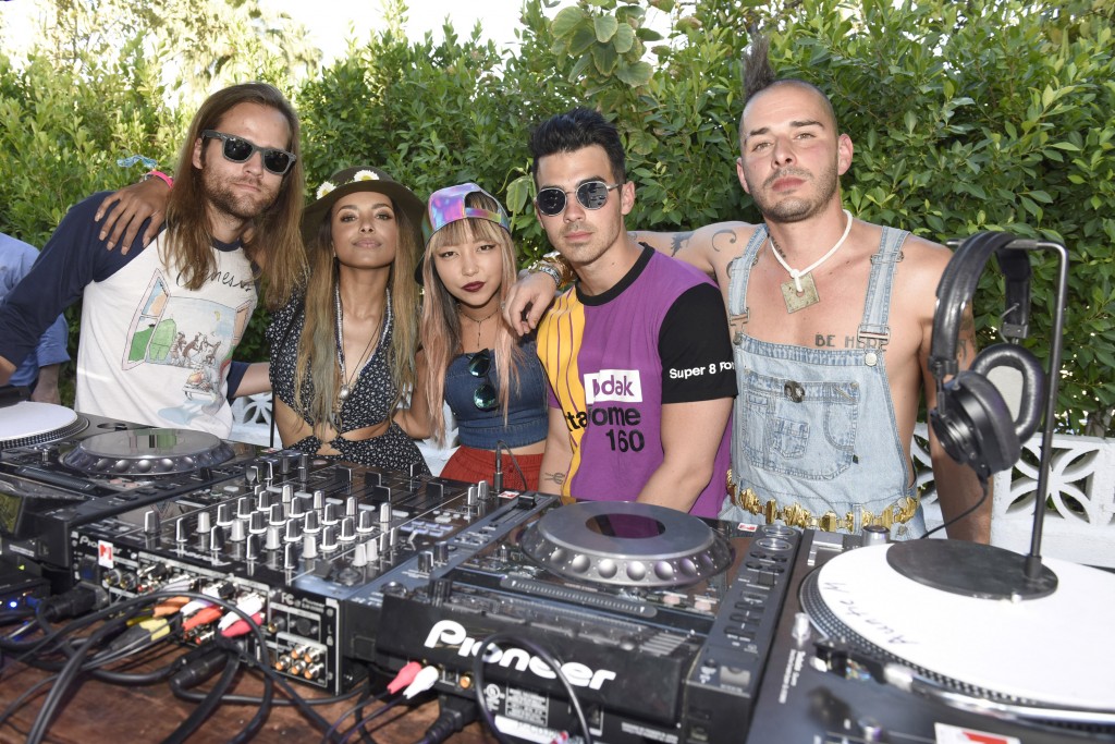 Jack Lawless, Kat Graham, JinJoo Lee, Joe Jonas and Cole Whittle attend The Las Vegas #WHHSH Music Lounge during the first weekend of Coachella. Photo Credit: Vivien Killilea/Getty Images for The BMF Media Group.