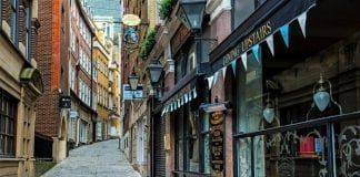 lovat lane 1903023 1280 1