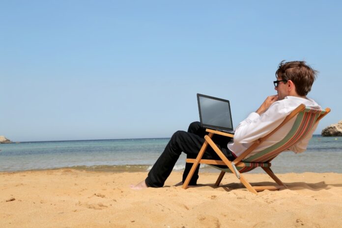 laptop-on-the-beach-2026-03-10-02-09-43-utc People enjoying time off work
