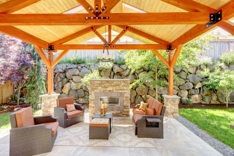 Pros and Cons of Common Patio Cover Materials for a Home