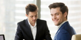 Investors- Choose- a -Startup
