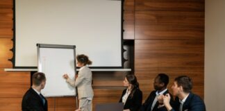 A picture of business people in an advisory board meeting.