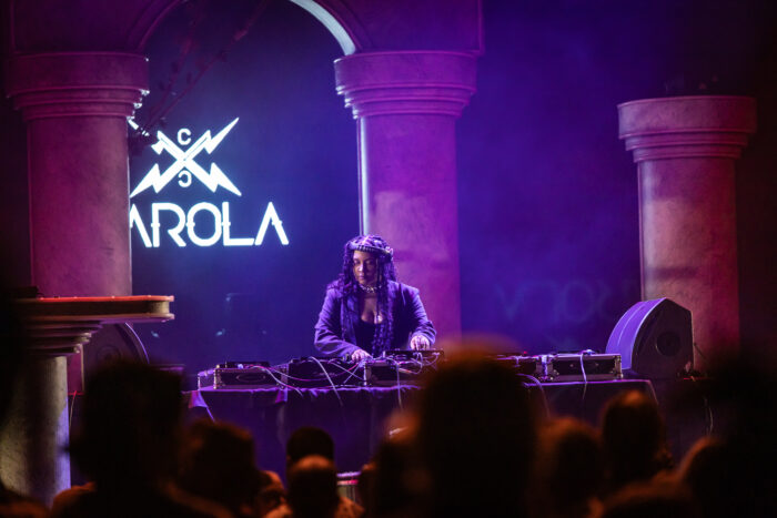 Carola opens up the night and gets the crowd moving. Photo Credit: Brez Media