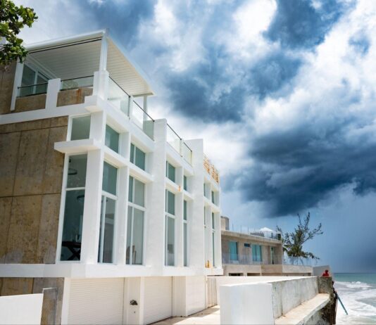 Motorized Pergola by Azenco Outdoor
