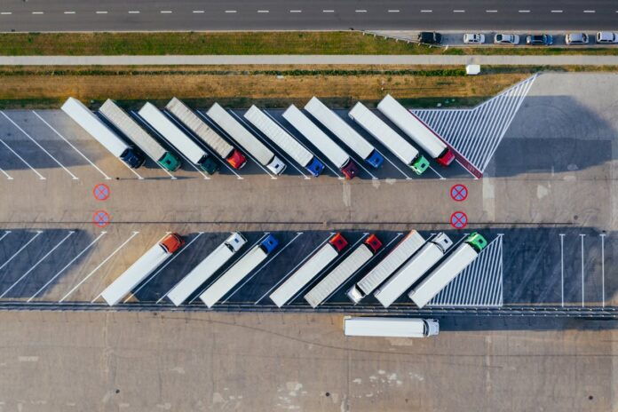 pexels-marcin-jozwiak-199600-2800121 Sustainable Solutions for Fleet Businesses