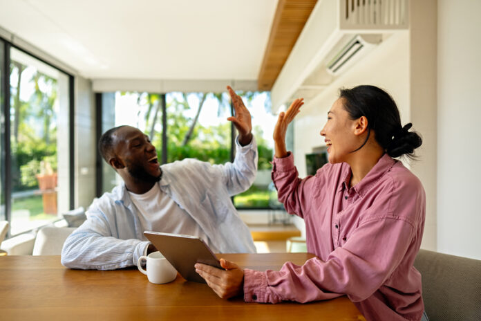 dreamstime_s_397342235 Side Hustle Can Replace a Full-Time Income