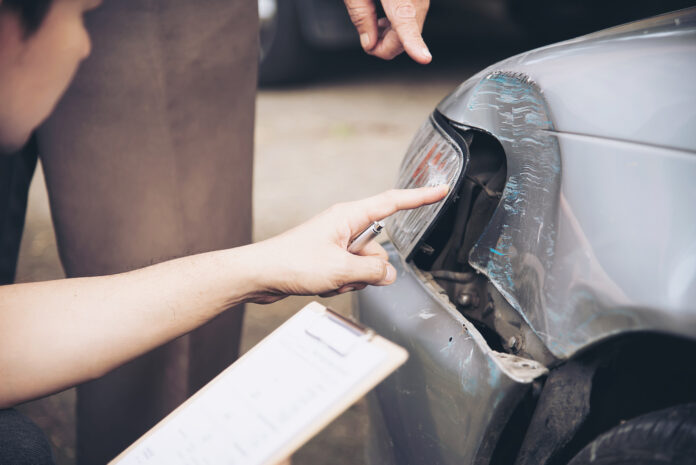 insurance-agent-working-site-car-accident-claim-process-people-car-insurance-claim Prove Fault in a Car Accident