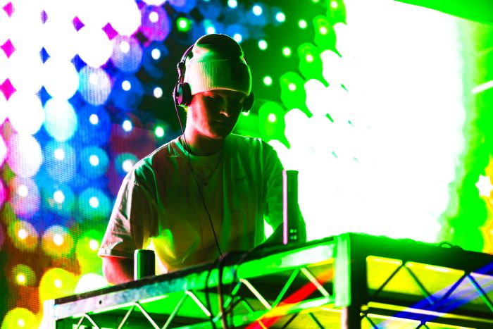 Cozy Kev plays for sold out crowd in Minneapolis. Sound in Motion orchestrates excellent visuals for the show.