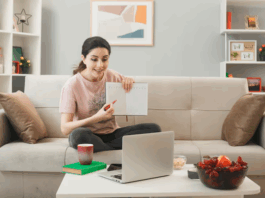 Side-hustle-vs.- full-time- home-business