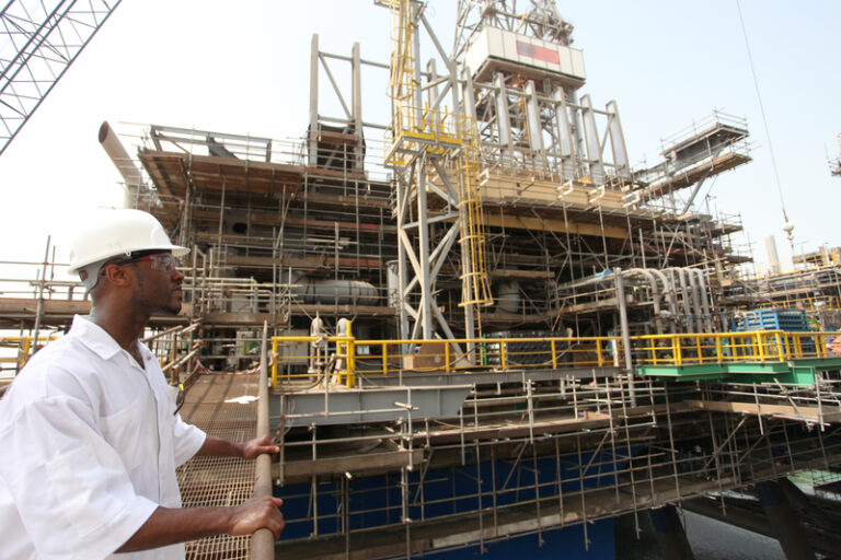 UAE Builders and Permit Delays: Compliance Strategies That Work