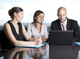 Pitch Deck Design Agency vs. Freelancer