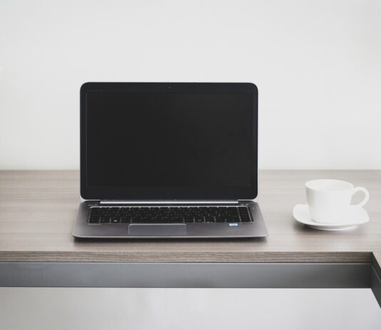 How Successful Entrepreneurs Compete with Corporate Giants from Their Homes Successful Entrepreneurs Compete with Corporate Giants