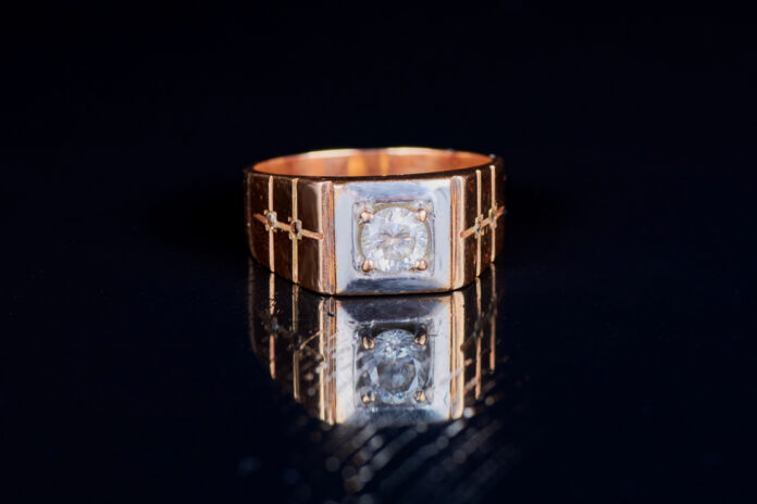 Depositphotos_201851438_S Diamond Jewelry Without Gender