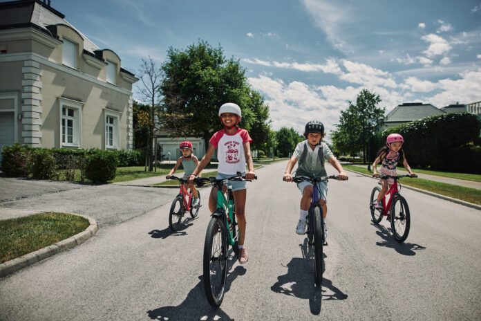 High Res-woom_EXPLORE_Campaign_Mood_2024_8F9A8065_V2 woom Bike, Parents Teach Kids to ride bike