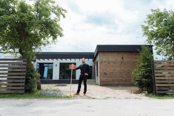 pexels-thirdman-8482524 sell your house without losing business