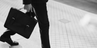 JPMorgan Layoffs and AI Shift: How Jamie Dimon Sees the Future of Work and Shorter Workweeks Layoffs- JP -Morgan- Chase