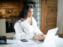 How Home-Based Business Owners Actually Keep Their Finances Under Control Finances Under Control - expense trackeing for owners