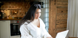 How Home-Based Business Owners Actually Keep Their Finances Under Control Finances Under Control - expense trackeing for owners