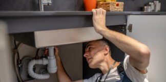 Facing a Plumbing Emergency: Call a Local Plumber