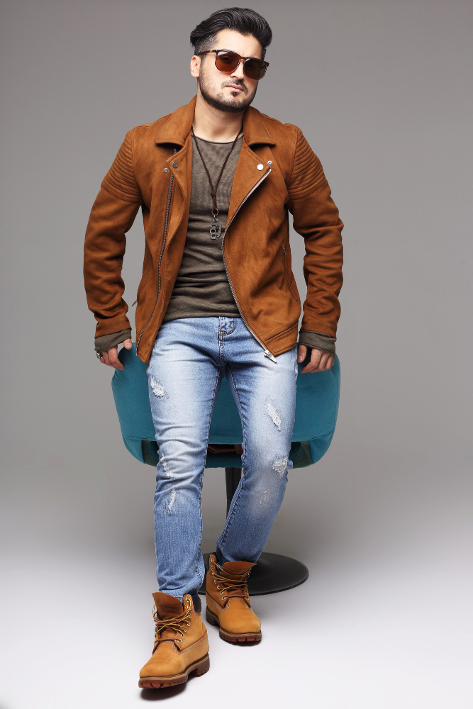 72 camping- guide- workplace- styling