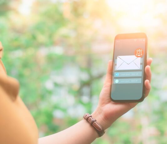 Mobile Push Notifications: Supercharge User Engagement in Real Time Mobile Push Notifications: User Engagement