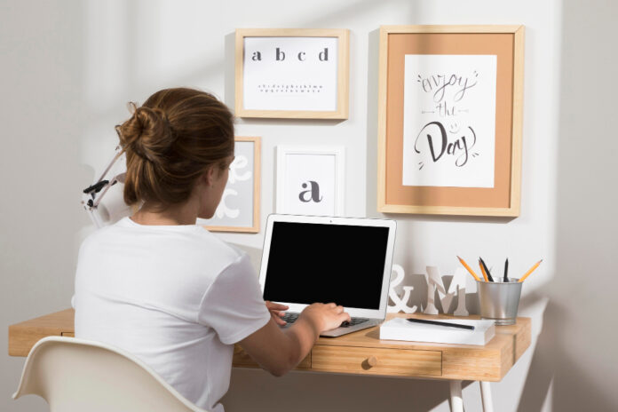 2148592328 Make a home office look-personal & sophisticated