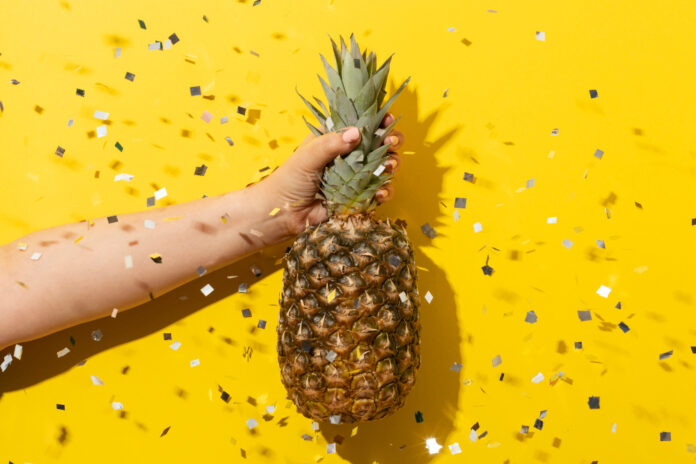 2150325462 can- dogs- have -pineapple