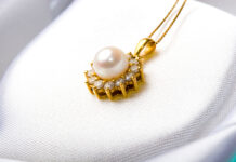Professional Style Essentials: The Top Gold Chain Necklace Brands for Entrepreneurs Golden Chain Necklaces on an Exhibition