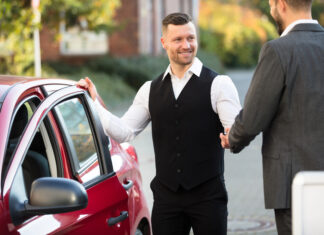 The Complete Guide to Launching and Growing Your Mobile Valeting Business: From Startup to Success Launching and Growing Your Mobile Valeting Business