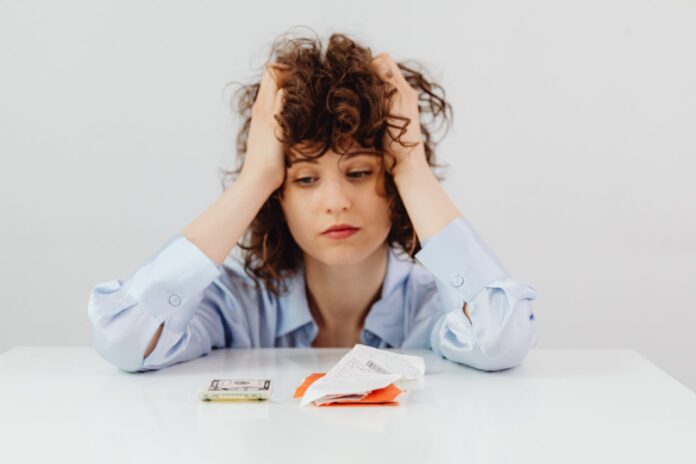 pexels-karola-g-7680371 urgent situation in California-Payday loans