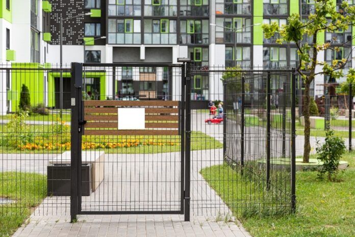 How to Build a Fence Gate: Installation Guide