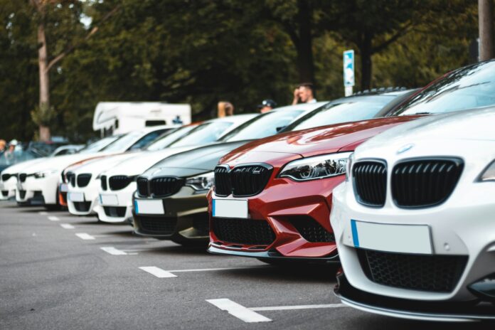 sara-kurfess-xCm3FGX8lb8-unsplash Vehicle-Based Side Businesses Quietly Turning