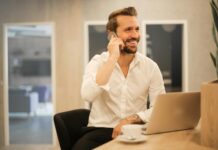 5 Habits of High-Performance Leaders & CEOs High-performance leaders and CEOs discussing business strategy