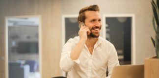 5 Habits of High-Performance Leaders & CEOs High-performance leaders and CEOs discussing business strategy