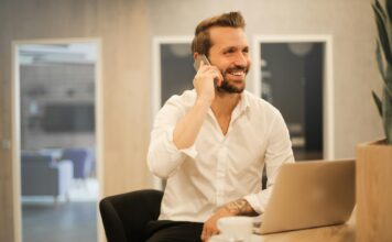 5 Habits of High-Performance Leaders & CEOs High-performance leaders and CEOs discussing business strategy