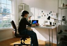 Self-employed person working from home after an injury