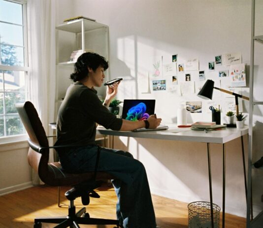 Self-employed person working from home after an injury