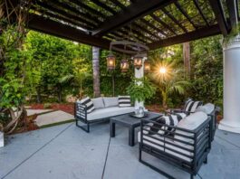 Entrepreneur working in an enclosed lanai home office