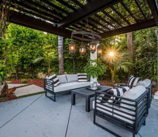 Entrepreneur working in an enclosed lanai home office
